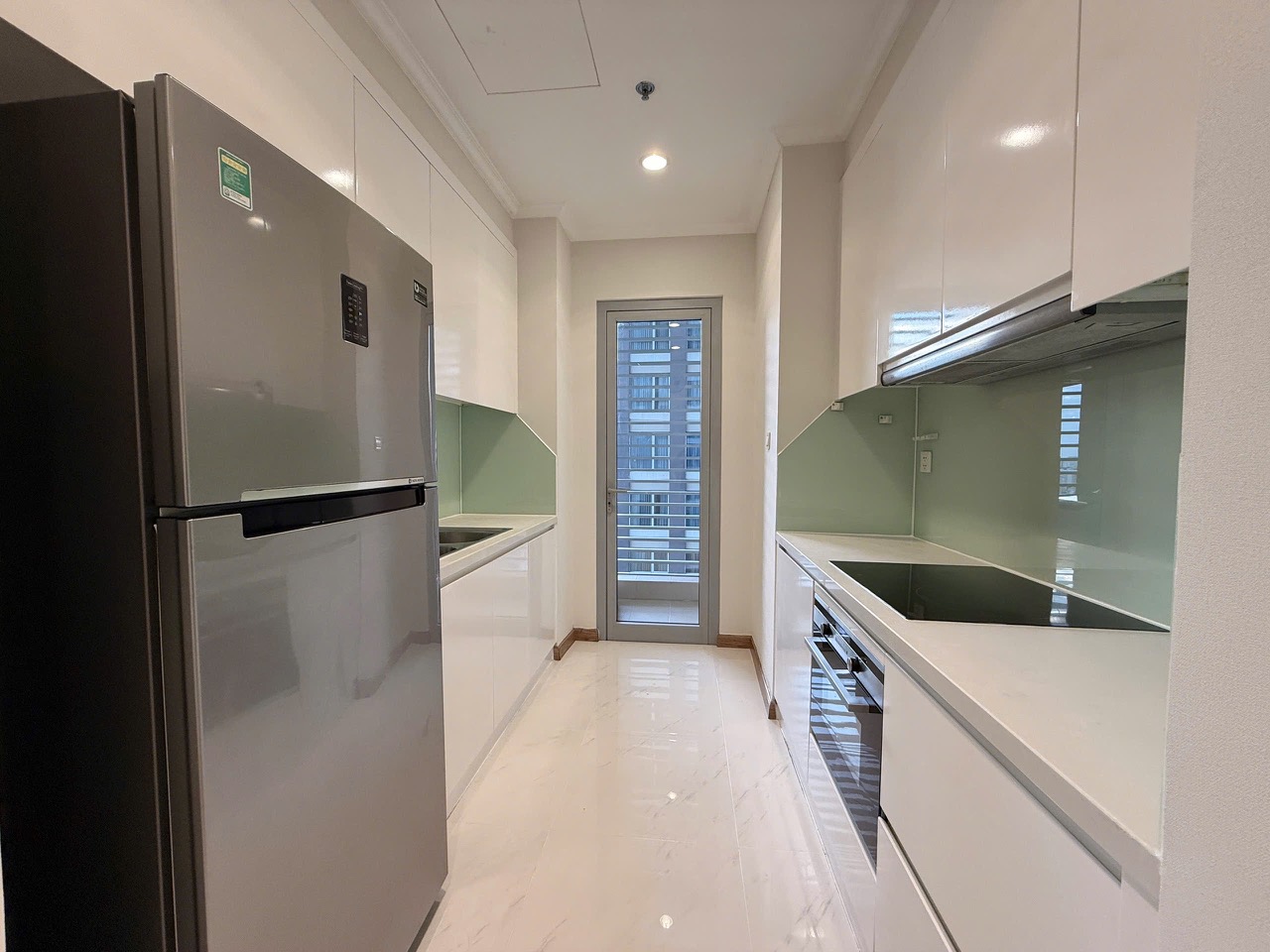 Cho thuê Landmark 3 Vinhomes Bình Thạnh tầng cao, full nội thất mới