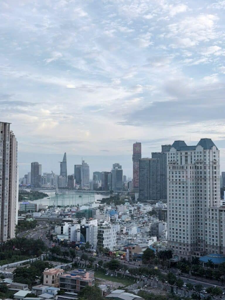 Cho thuê Landmark 3 Vinhomes Bình Thạnh tầng cao, full nội thất mới