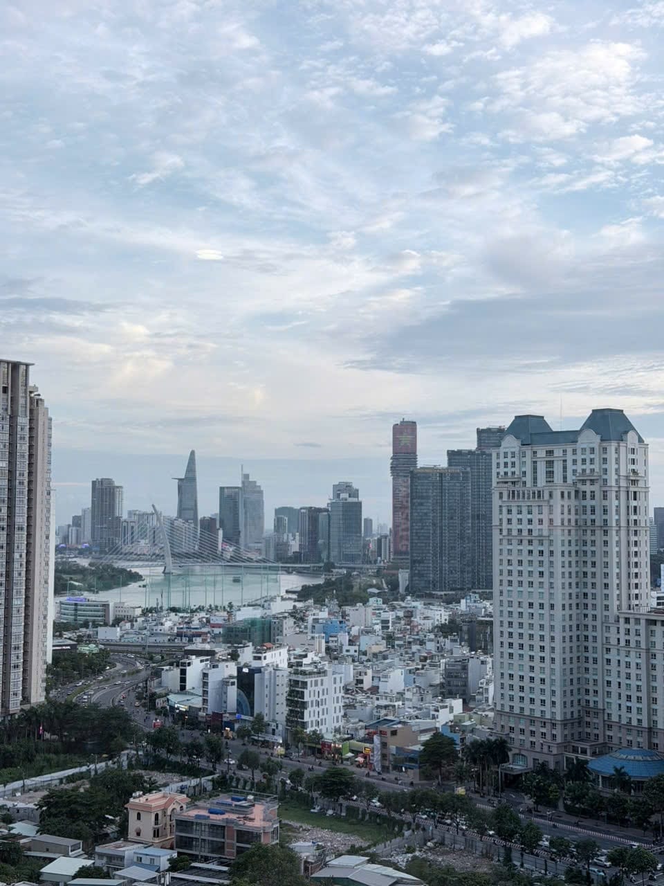 Cho thuê Landmark 3 Vinhomes Bình Thạnh tầng cao, full nội thất mới