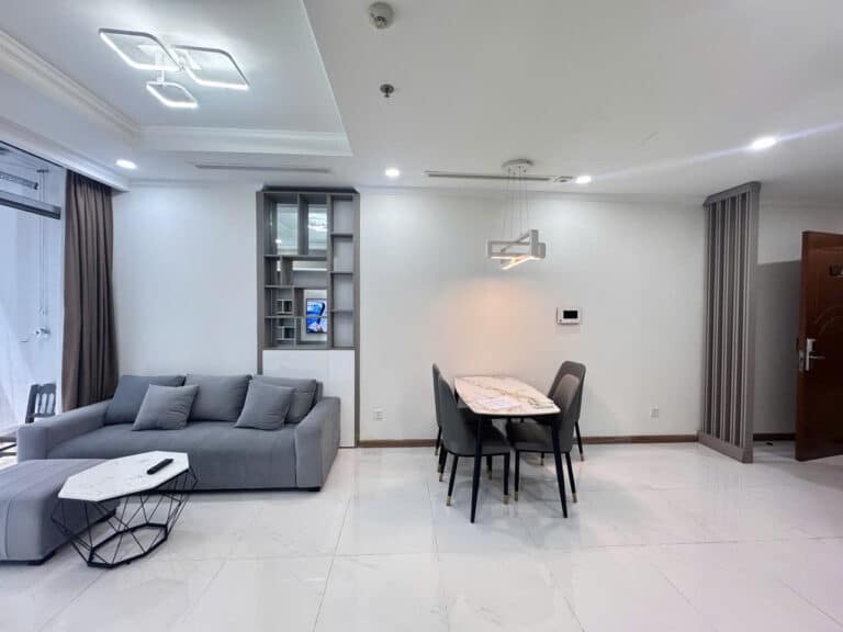 Thuê căn hộ Landmark 5 Vinhomes Central Park view hồ bơi, tầng thấp